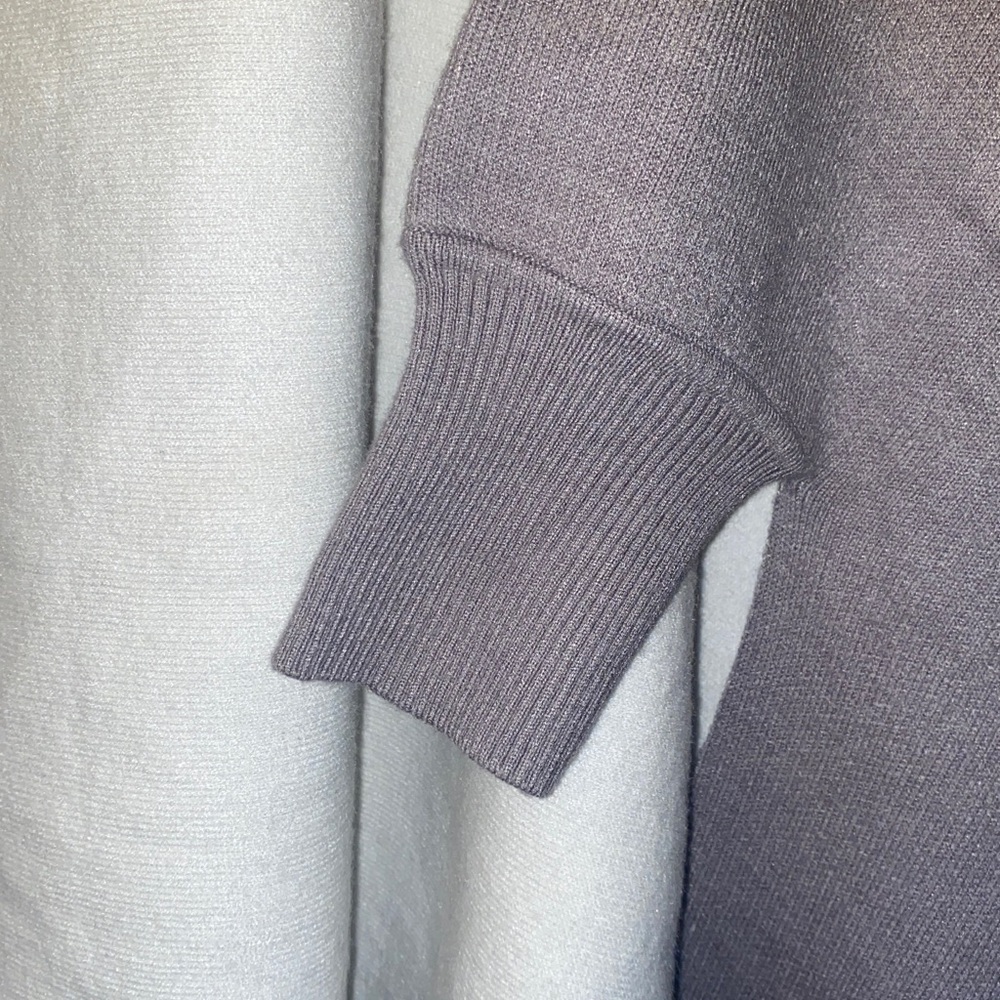 Mersea travel wrap reversible Gray/ white Fringe Scarf - Picture 5 of 11